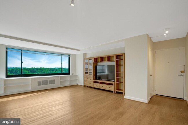 Foto del edificio - 1021 Arlington Blvd