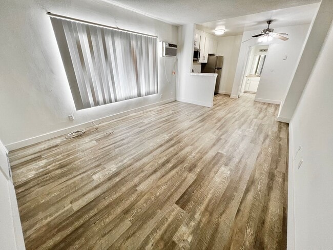 Building Photo - 3359 Mentone Ave