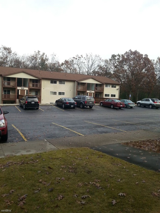 Building Photo - 300 Sand Hill Manor Dr
