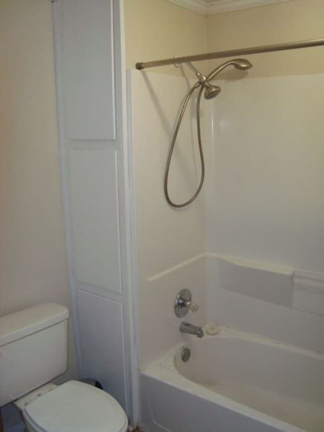 Building Photo - Fully furnished Studio Apt with all Utilit...