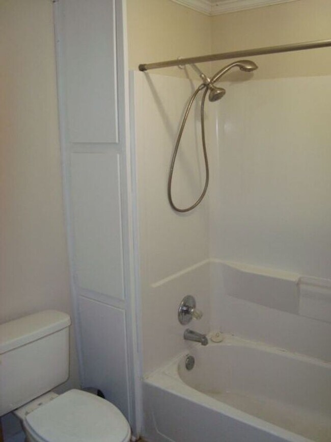 Foto del edificio - Fully furnished Studio Apt with all Utilit...