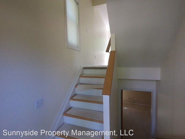 Building Photo - 3 br, 3 bath House - 122 Genesee Court