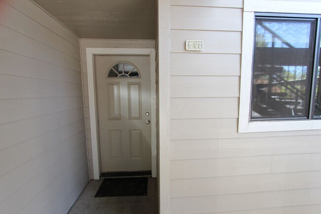 Building Photo - AVAILABLE NOW! Ground Level 2-Bedroom Cond...