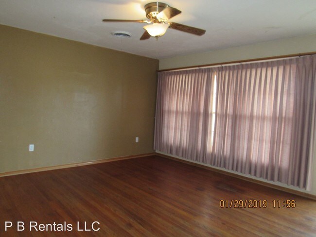 Building Photo - 3 br, 1.5 bath House - 2401 NW 38th Place