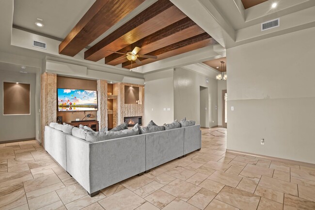 Building Photo - 14249 Hunter Creek Dr
