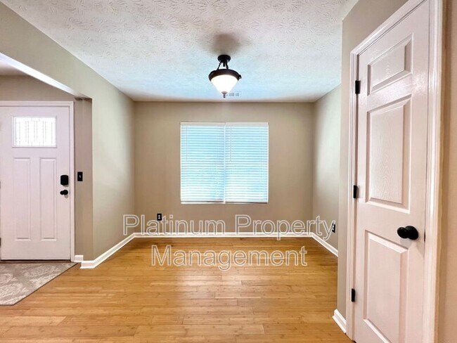 Building Photo - 1417 Elliotts Ln