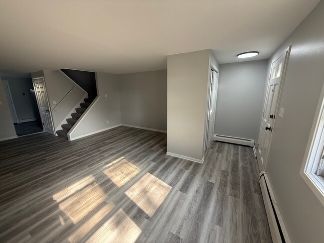 2 Bed/1.5 Bath TH Living Room - Fountainview West