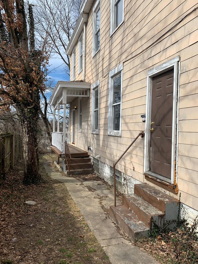 Building Photo - 1211 Purcell Ave