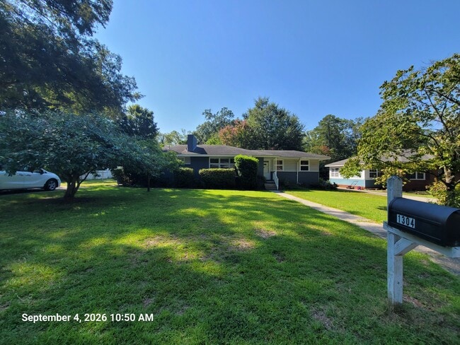 Building Photo - 1304 Evergreen Dr