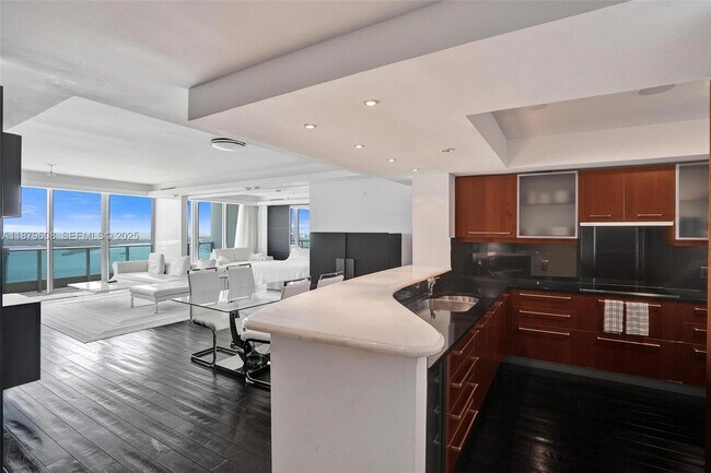 Foto del edificio - 1331 Brickell Bay Dr