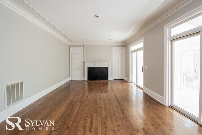 Building Photo - Beautiful 3BR 2.5BA Home