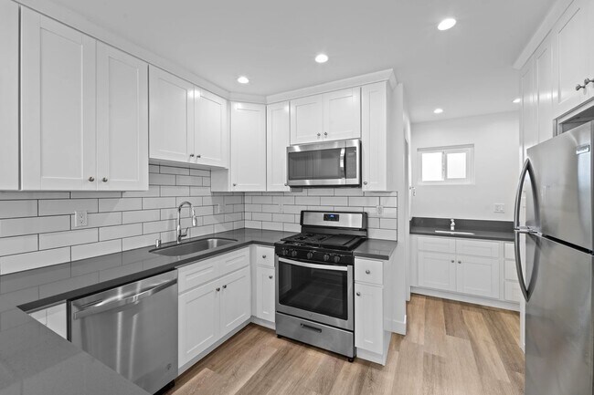 Foto del edificio - 1240 W 29th St