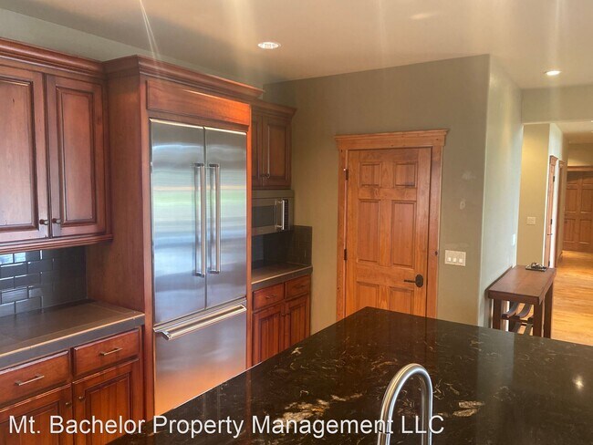 Building Photo - 4 br, 3.5 bath House - 61475 Tam McArthur ...
