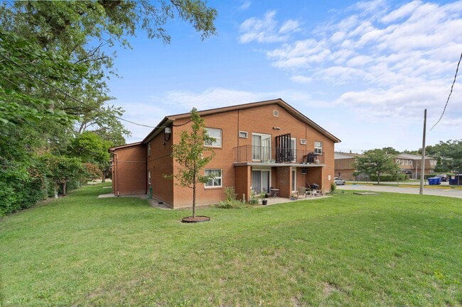 Building Photo - Empress Court Apartments