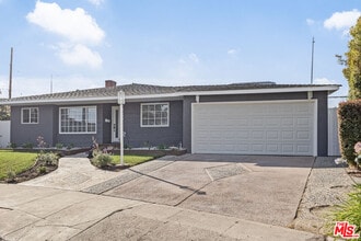 Building Photo - 3500 Tuller Ave