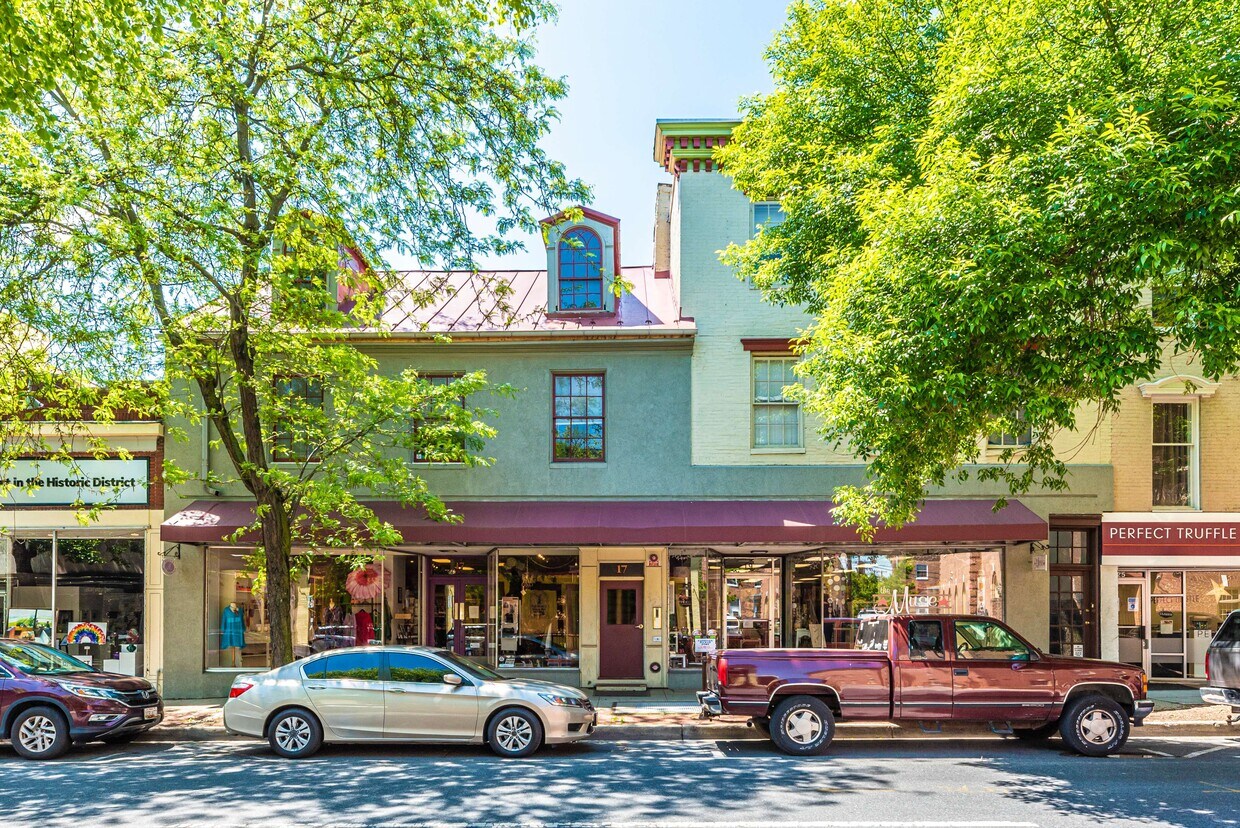 Primary Photo - 17 N Market St