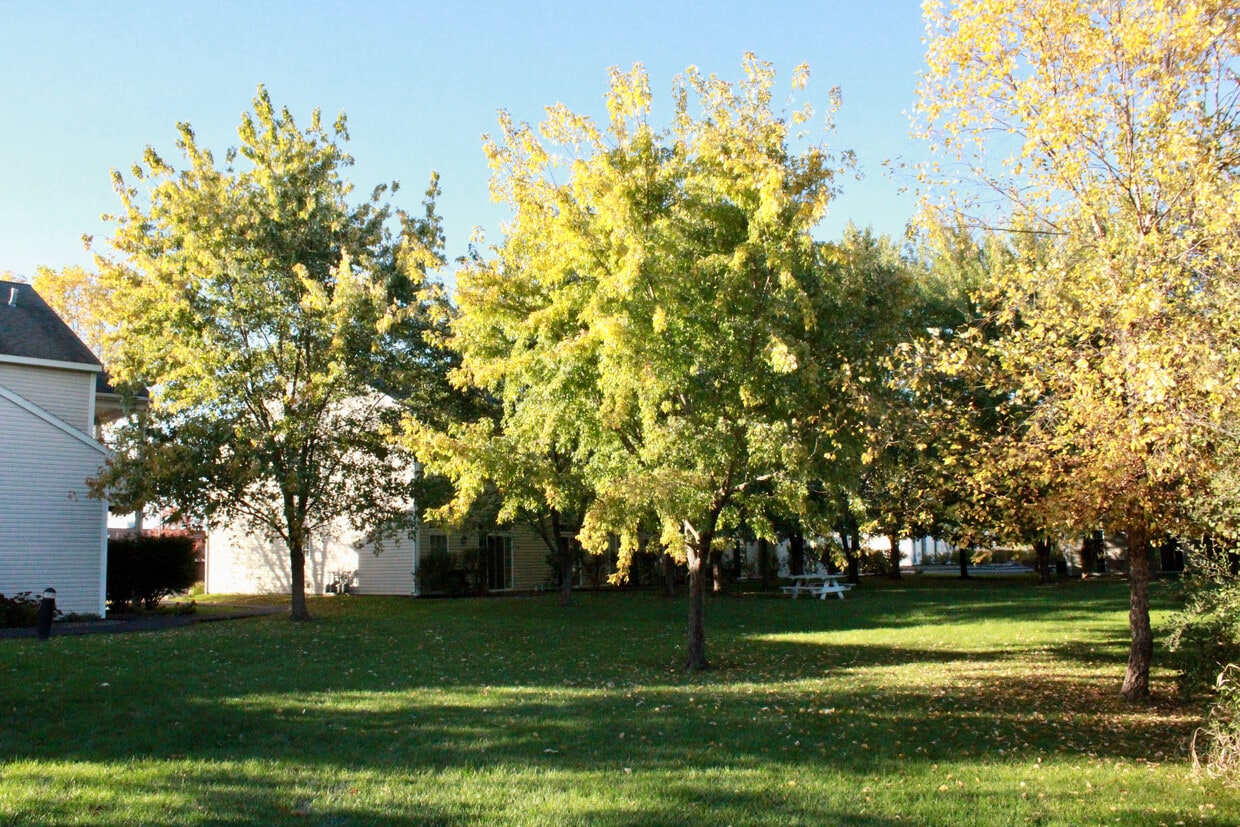 Building Photo - Plaza East