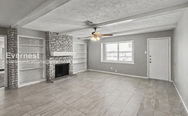 Foto del edificio - 3 Bed, 2 Bath Home with Fenced Yard & Garage / Pet-Friendly / Available Now!