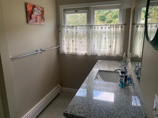 Foto del edificio - 3 Bedroom Townhouse in Pines Edge