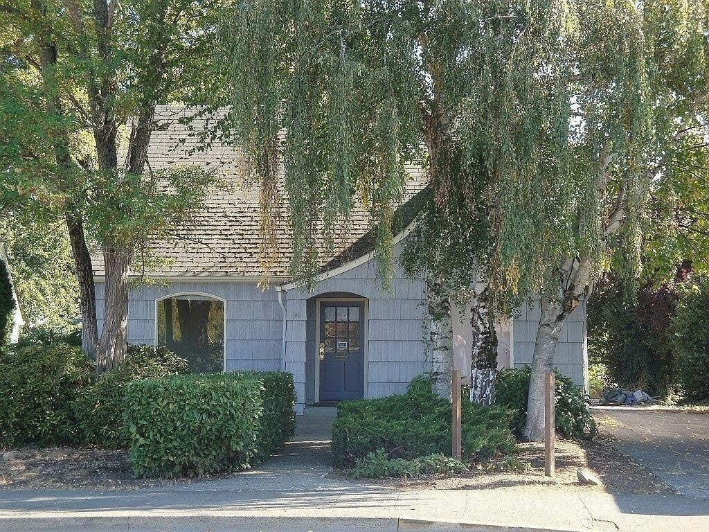 Primary Photo - 413 S Main St