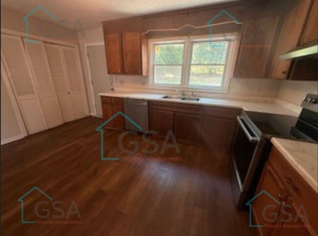 Building Photo - 3 Bedroom 1.5 Bath!