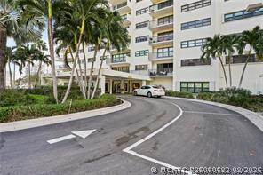 Building Photo - 3200 Port Royale Dr N