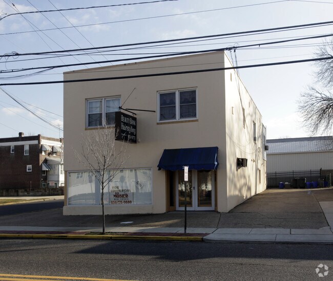 Primary Photo - 200 W Kings Hwy