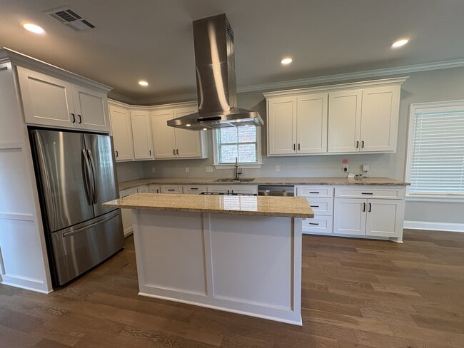 Building Photo - 4150 Primrose Dr