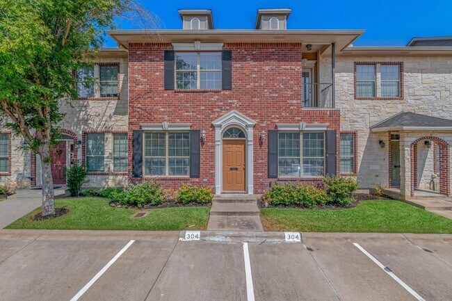 Building Photo - 304 Forest Dr Loop