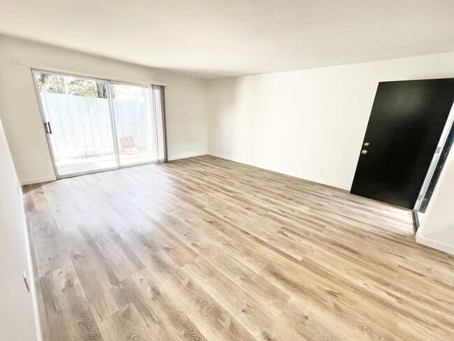 Building Photo - 152 (759 Central)