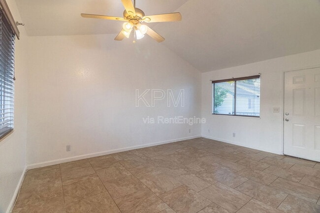 Building Photo - 445 Almond Dr