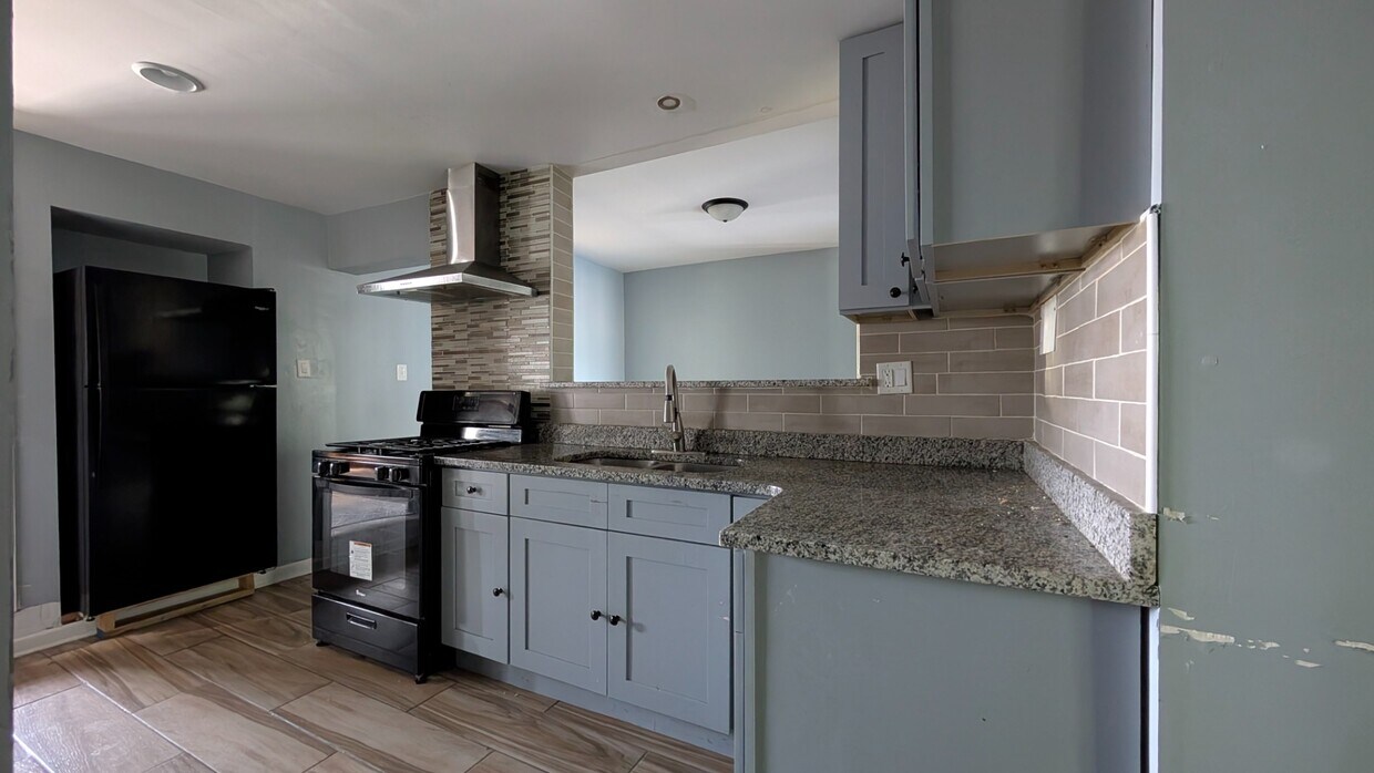 Foto principal - Spacious 3BR Apartment in Oak Park – 1,326...