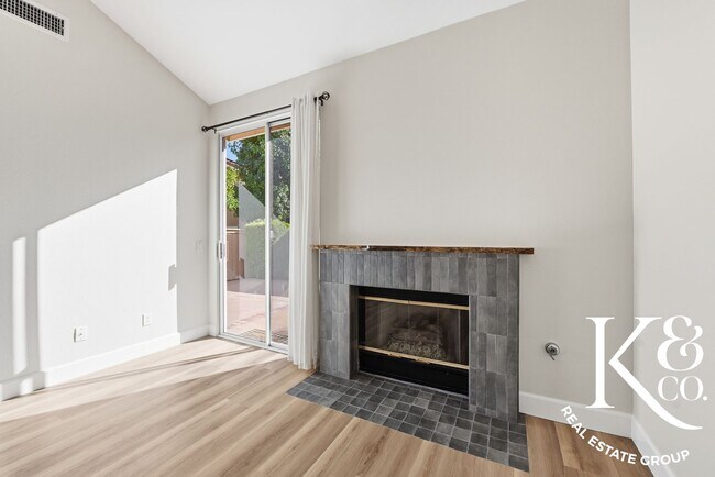 Building Photo - Relaxed Living in Oak Park with All the Up...