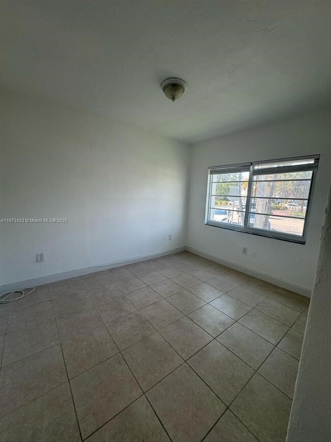 Foto del edificio - 7207 Bay Dr