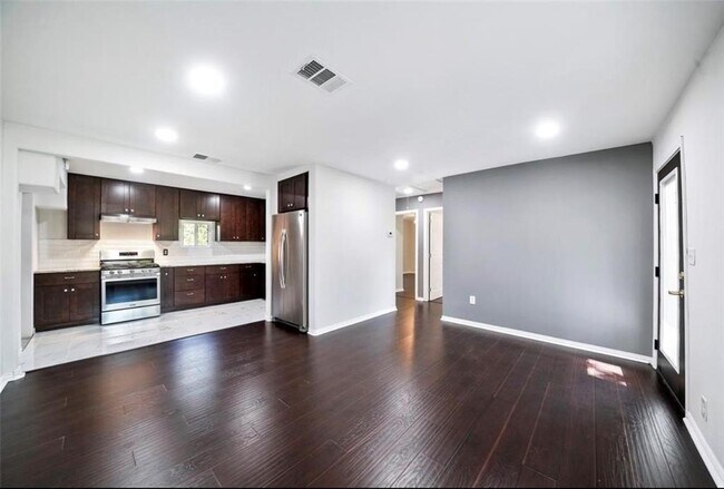 Foto del edificio - 6526 Westview Dr