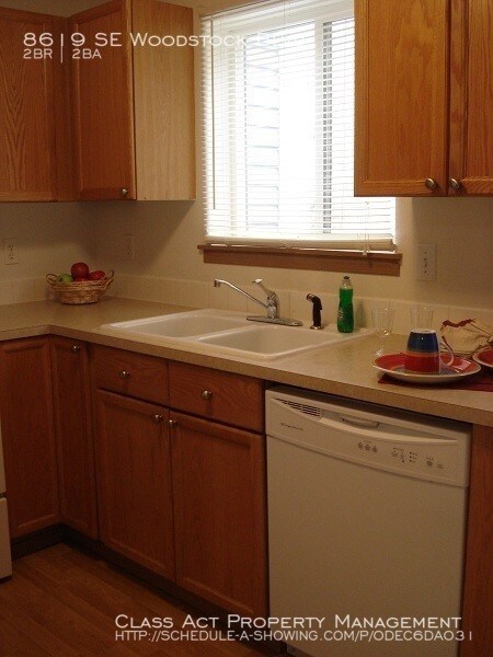 Foto del edificio - 8619 SE Woodstock Blvd