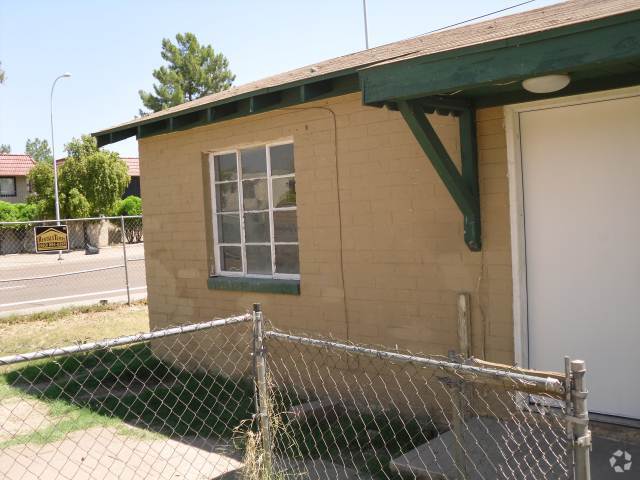 Building Photo - 729 W University Dr