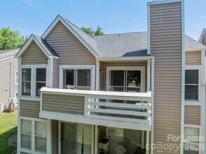 Building Photo - 9605 Vinca Cir