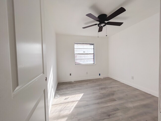 Building Photo - 1705 Barron Ln