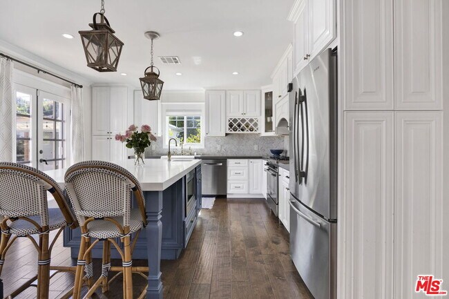 Foto del edificio - 4621 Allott Ave