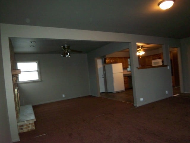 Building Photo - 612 E Devon Ave