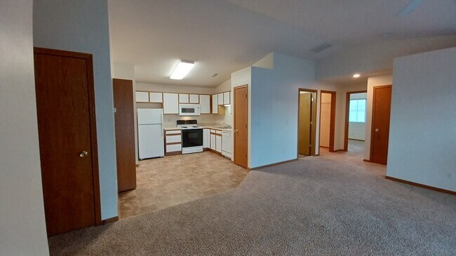 Building Photo - 6601 Creekside Dr NE
