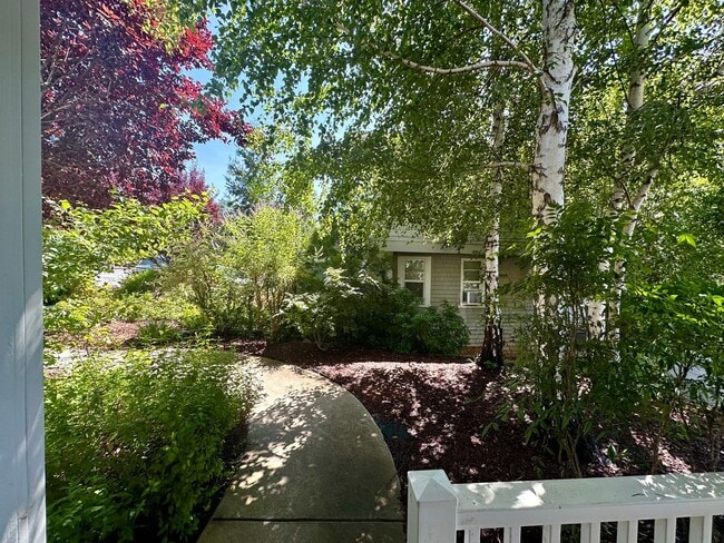 Building Photo - 215