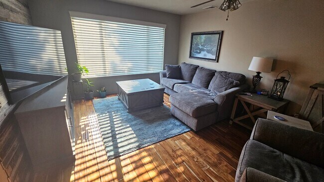 Foto del edificio - 6114 E 6th Ave