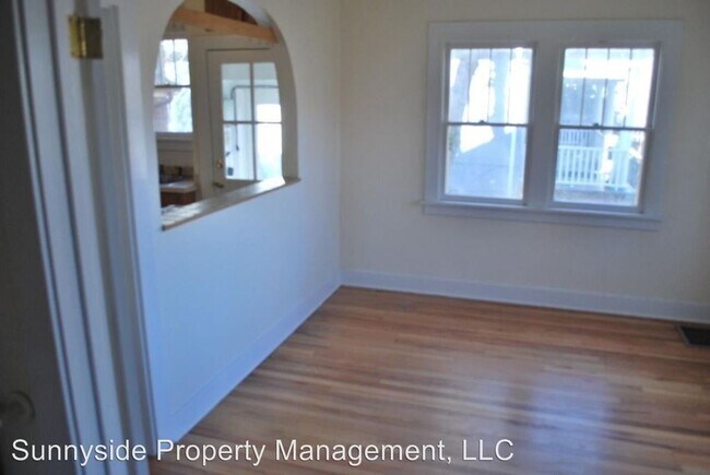 Foto del edificio - Brick Bungalow on 10th and Euclid