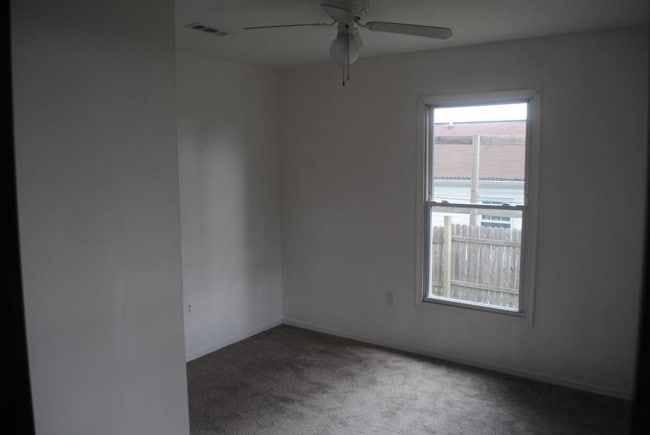 Building Photo - 13 Yawmeter Drive
