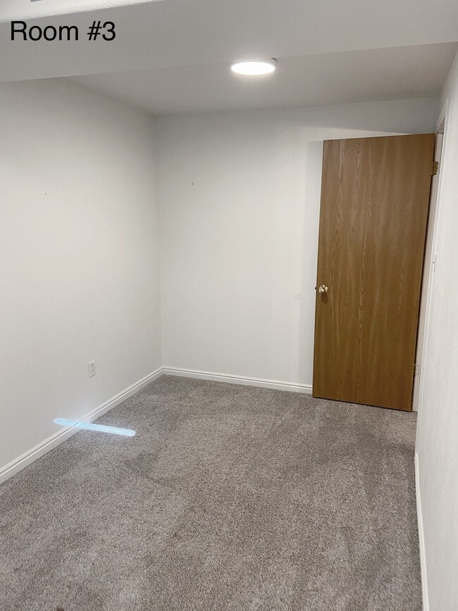 Room #3 - $550 (Tv will be removed upon request) - 255 W 580 S