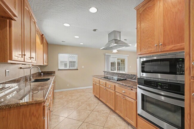 Foto del edificio - Charming 4-Bedroom Single-Story Home with Pool in Rancho Cucamonga!