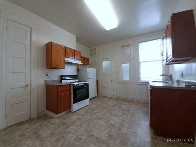 Building Photo - 610 Ashbury St