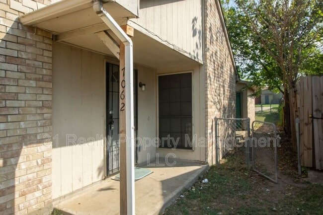 Building Photo - 7062 Pineberry Rd